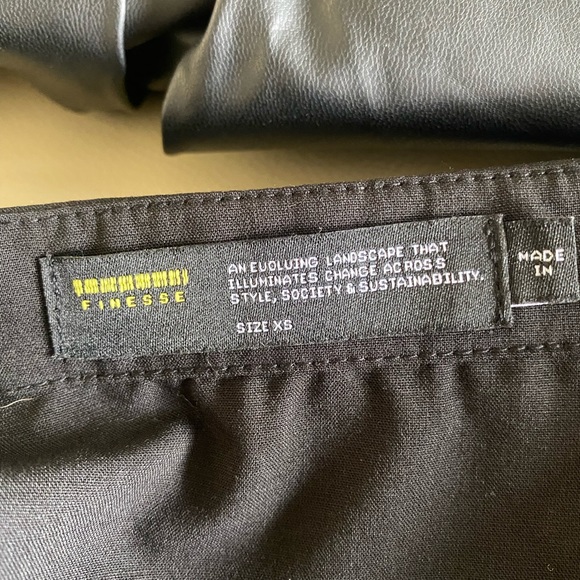 Finesse size XS Women's Black Crop-top - Picture 6 of 9